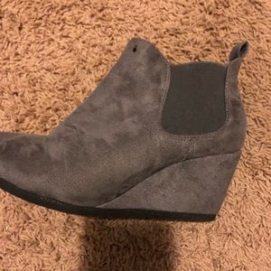Grey maurices wedges